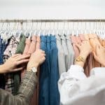 Moda, która (nie) szkodzi – jak kupować ciuchy bezpiecznie